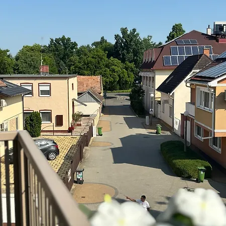 Lamira 2,3 Apartments Hajduszoboszlo Exterior photo